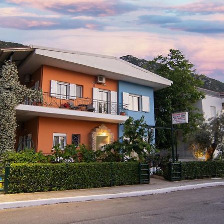 Tsertos Apartments กาเมนาวูร์ลา ภายนอก รูปภาพ