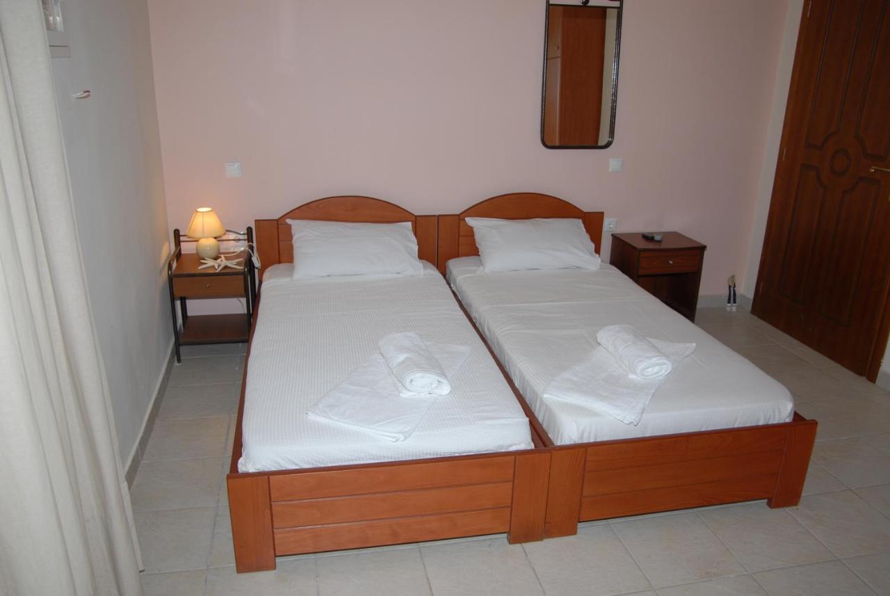 Tsertos Apartments กาเมนาวูร์ลา ห้อง รูปภาพ