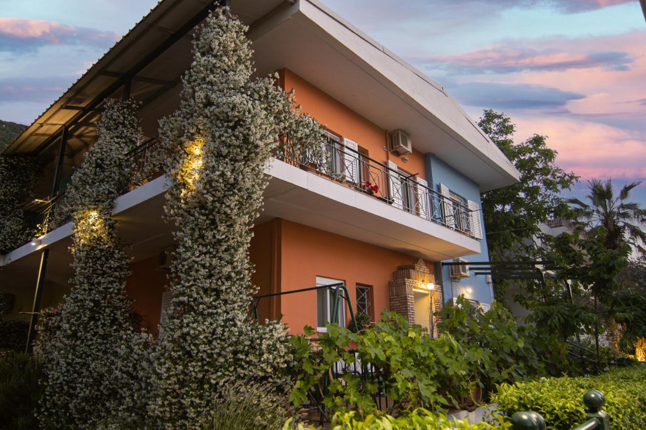 Tsertos Apartments กาเมนาวูร์ลา ภายนอก รูปภาพ