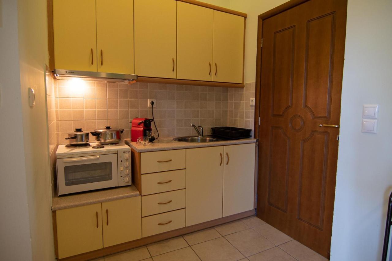 Tsertos Apartments กาเมนาวูร์ลา ภายนอก รูปภาพ