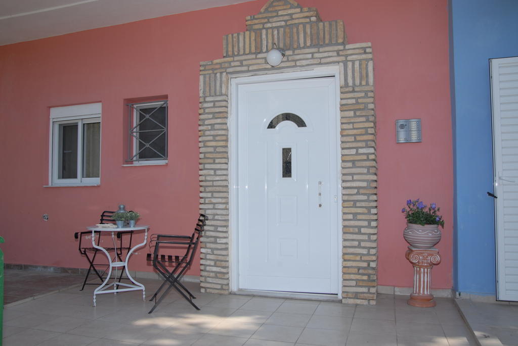 Tsertos Apartments กาเมนาวูร์ลา ภายนอก รูปภาพ