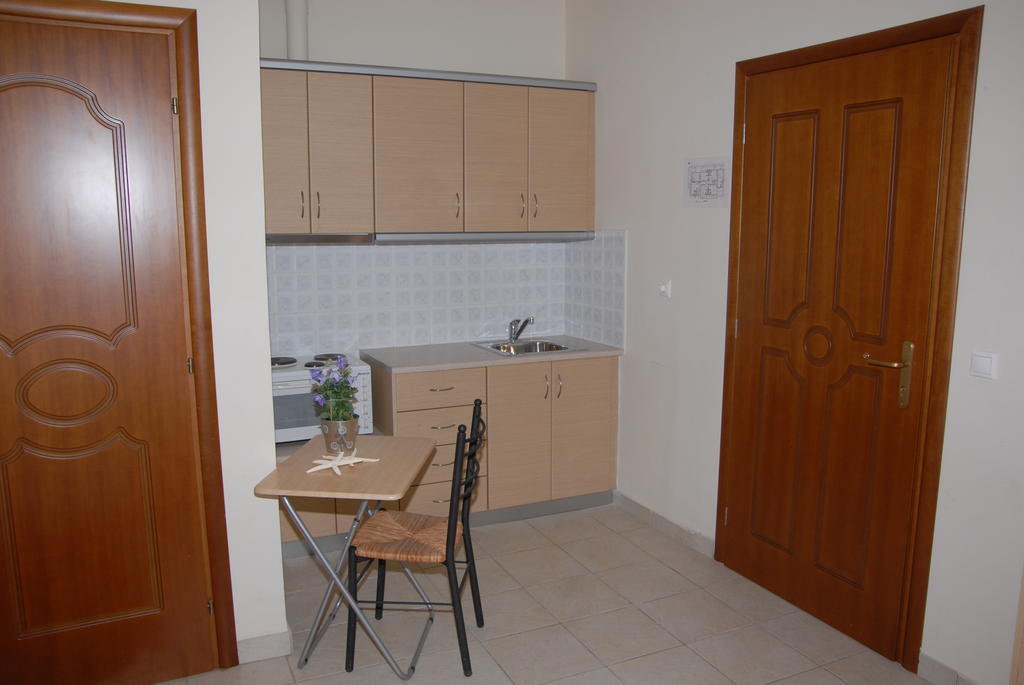 Tsertos Apartments กาเมนาวูร์ลา ห้อง รูปภาพ