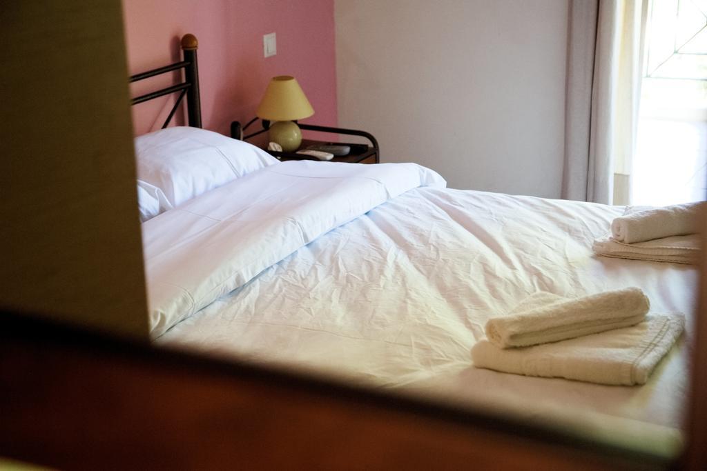 Tsertos Apartments กาเมนาวูร์ลา ภายนอก รูปภาพ