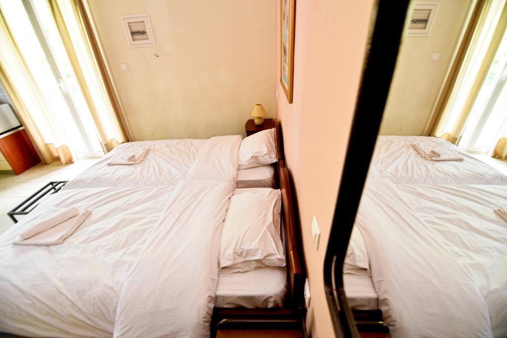 Tsertos Apartments กาเมนาวูร์ลา ภายนอก รูปภาพ