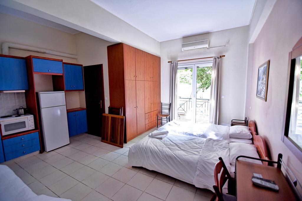 Tsertos Apartments กาเมนาวูร์ลา ภายนอก รูปภาพ