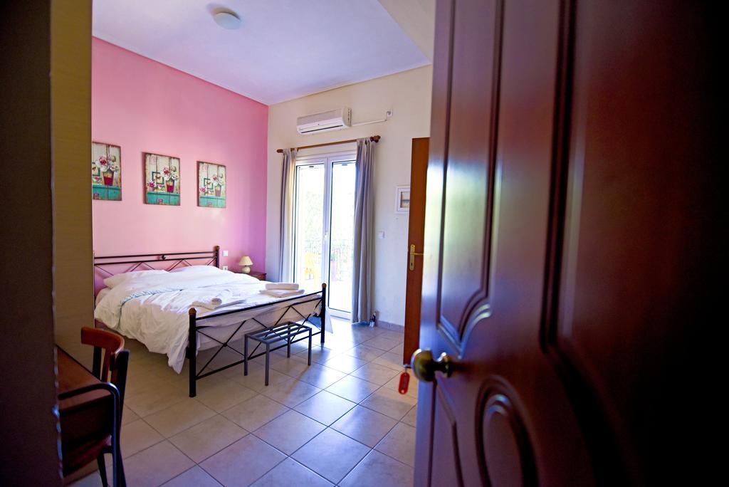 Tsertos Apartments กาเมนาวูร์ลา ภายนอก รูปภาพ