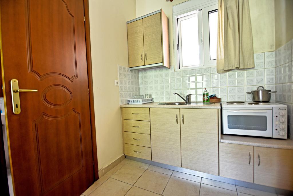 Tsertos Apartments กาเมนาวูร์ลา ภายนอก รูปภาพ