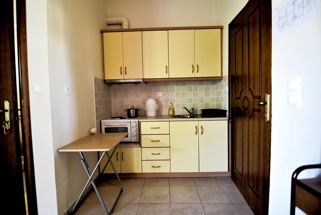 Tsertos Apartments กาเมนาวูร์ลา ภายนอก รูปภาพ
