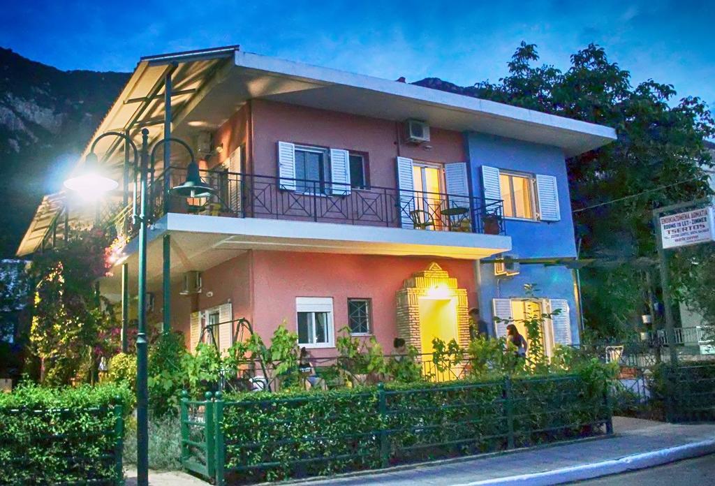 Tsertos Apartments กาเมนาวูร์ลา ภายนอก รูปภาพ